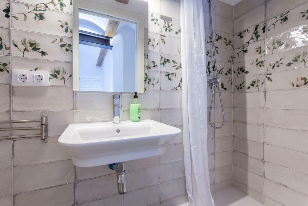 Apartup Central Market II Valenza Esterno foto